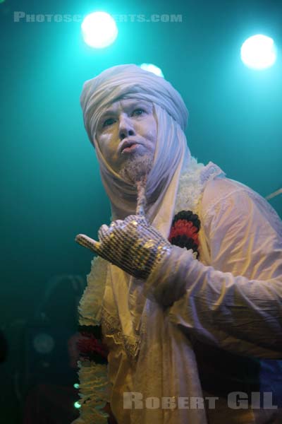 MASTER MUSICIANS OF BUKKAKE - 2011-04-18 - SAINT OUEN - Mains d'Oeuvres - 
